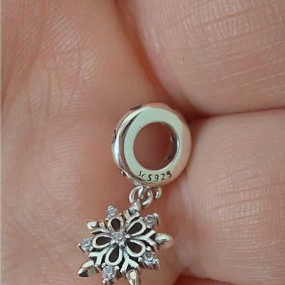 925 Sterling Silver Snowflake Charm - Picture 8 of 9